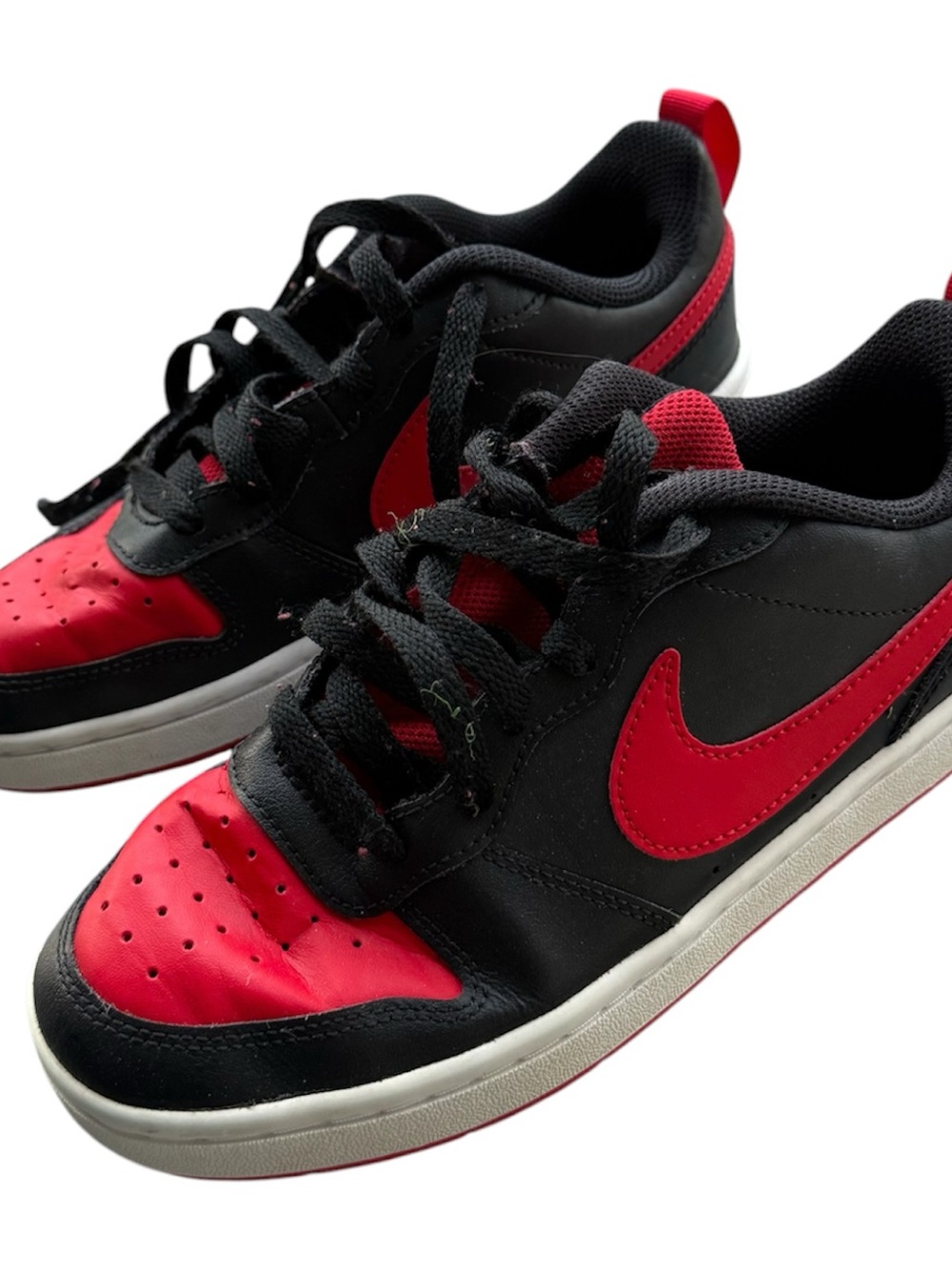 Nike Kids' Low-Top Basketball Sneakers in Black/Red
